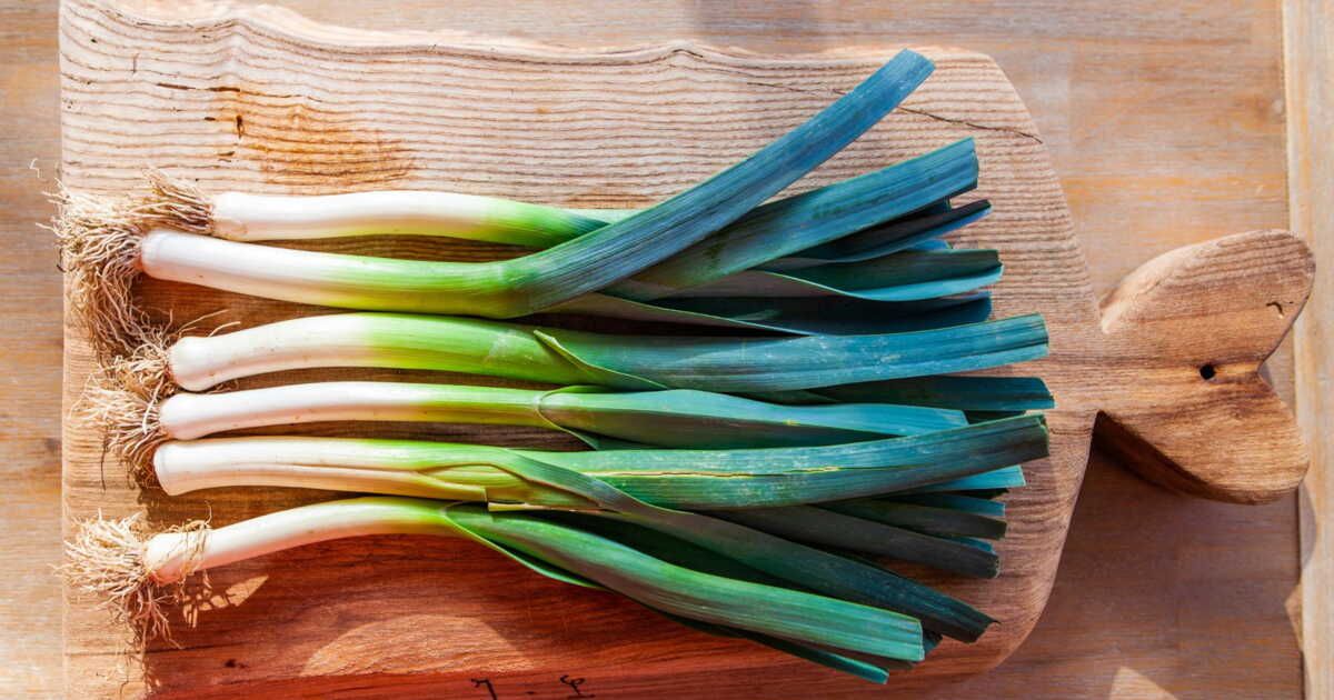 Ne jetez plus vos poireaux : la recette japonaise qui transforme les déchets en délices