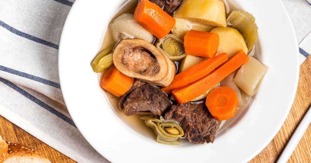 Réchauffez-vous avec le pot-au-feu réconfortant de Cyril Lignac