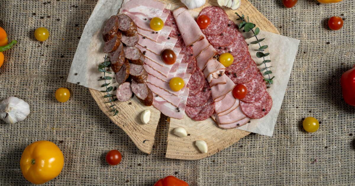 Les secrets d'une raclette parfaite : charcuteries et quantités idéales