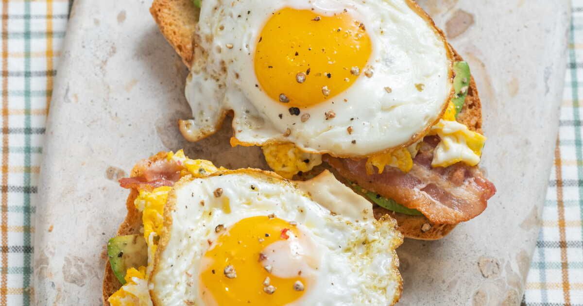 Cinq idées gourmandes pour accompagner vos œufs au plat