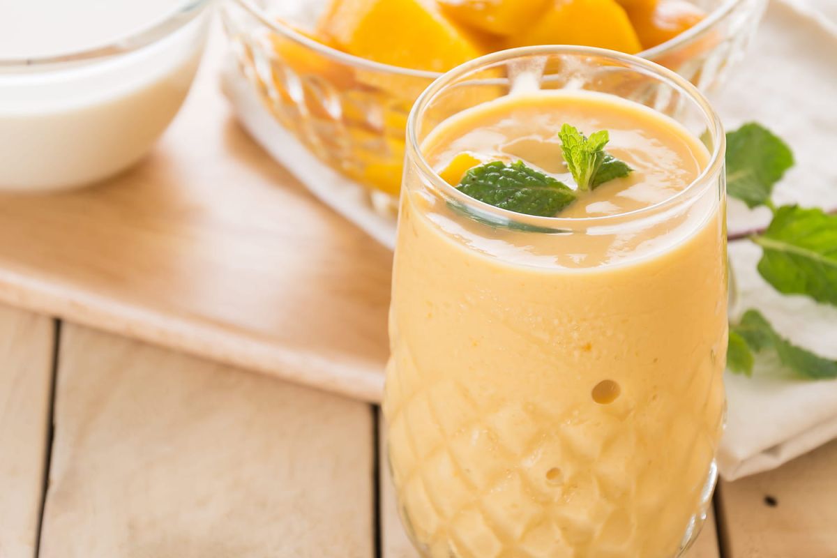 Découvrez la recette du lassi à la mangue, un délice indien à préparer chez vous