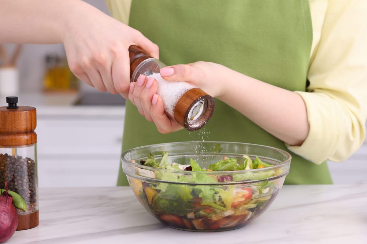Un accessoire révolutionnaire pour réduire le sel de vos plats sans effort