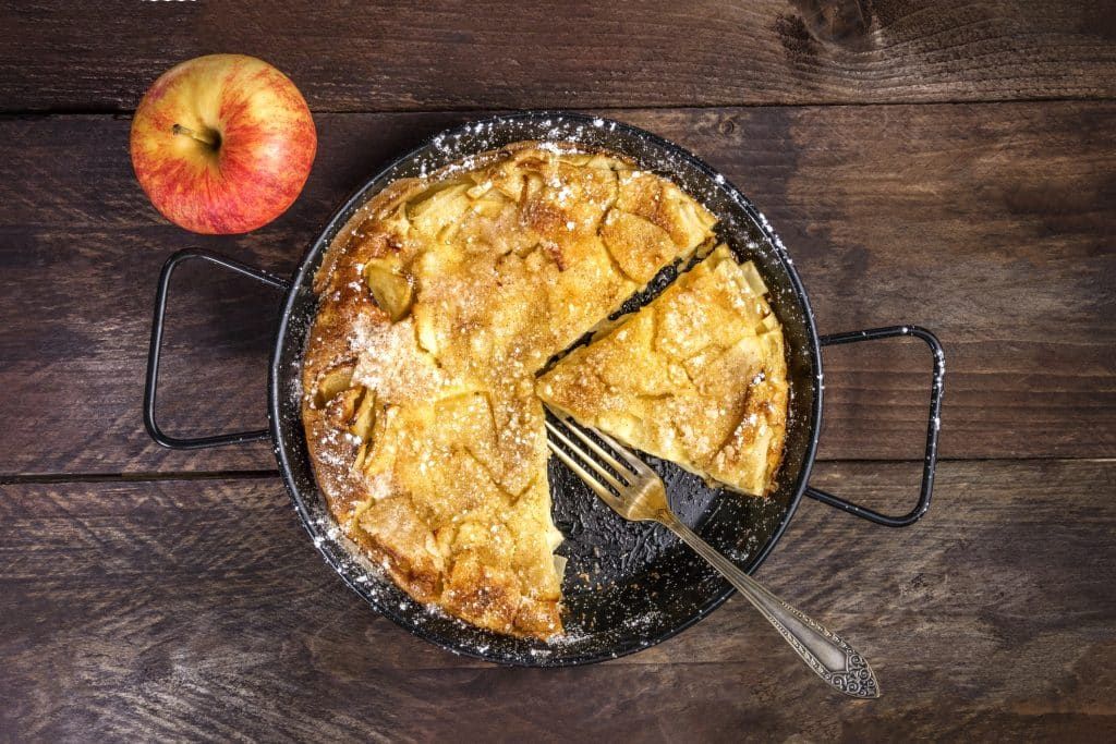 Pas de four ? Adoptez la tarte aux pommes à la poêle, rapide et délicieuse