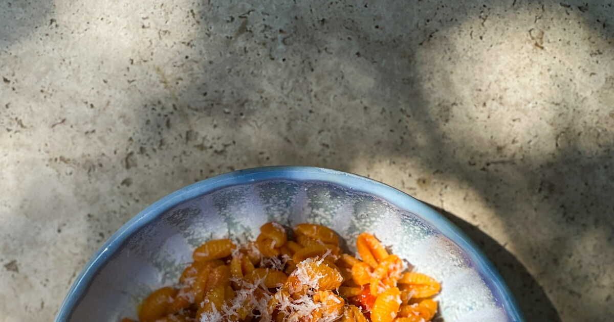Découvrez la recette rapide de pâtes au thon et à la tomate de Cyril Lignac