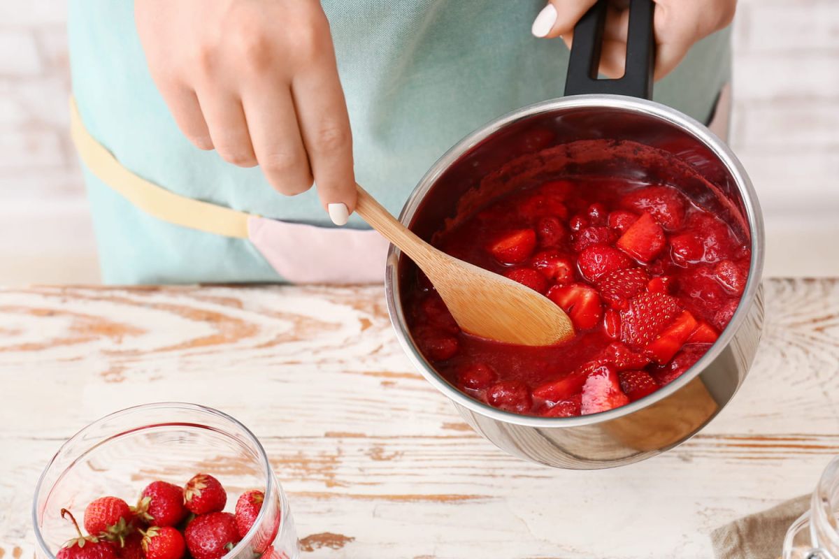 Le secret de Laurent Mariotte pour une confiture de fraises maison irrésistible