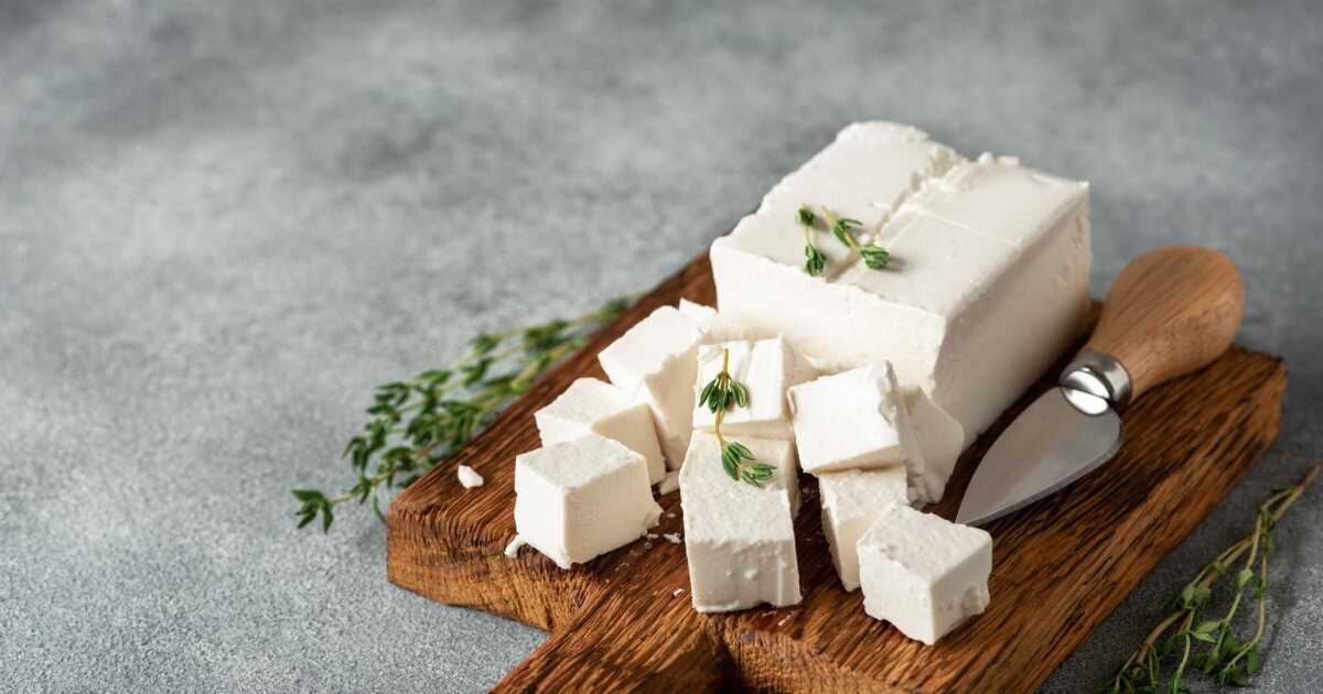 La méthode infaillible pour conserver la feta entamée
