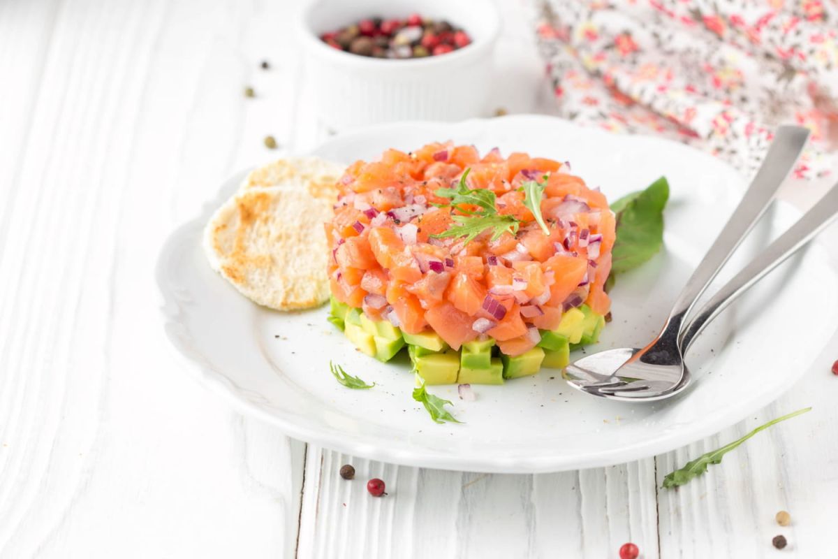 Cyril Lignac réinvente le tartare de saumon pour vos fêtes