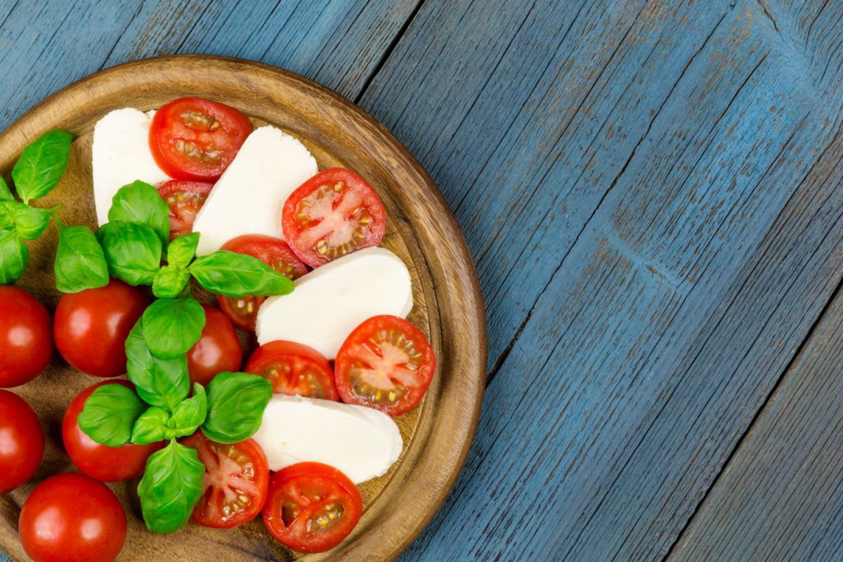 découvrez les recettes originales de tomates mozzarella de cyril lignac