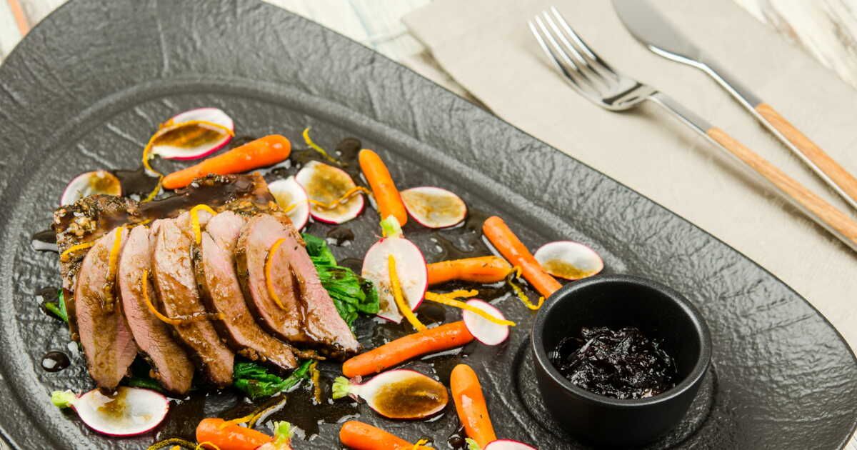 Cyril Lignac sublime le magret de canard à l'orange pour les fêtes