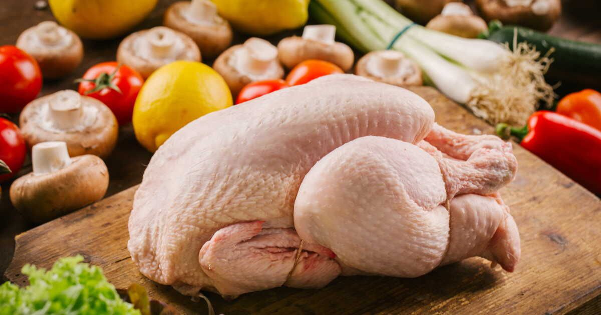Les secrets pour retirer plumes et poils du poulet avec aisance