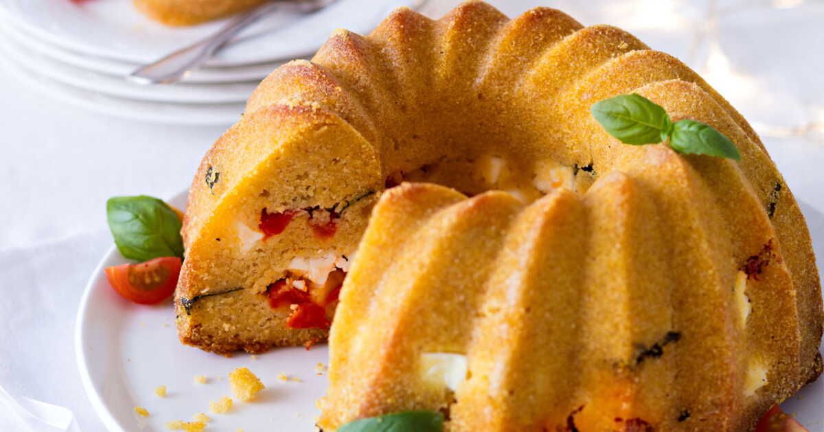 Bundt cake tomate, feta et basilic