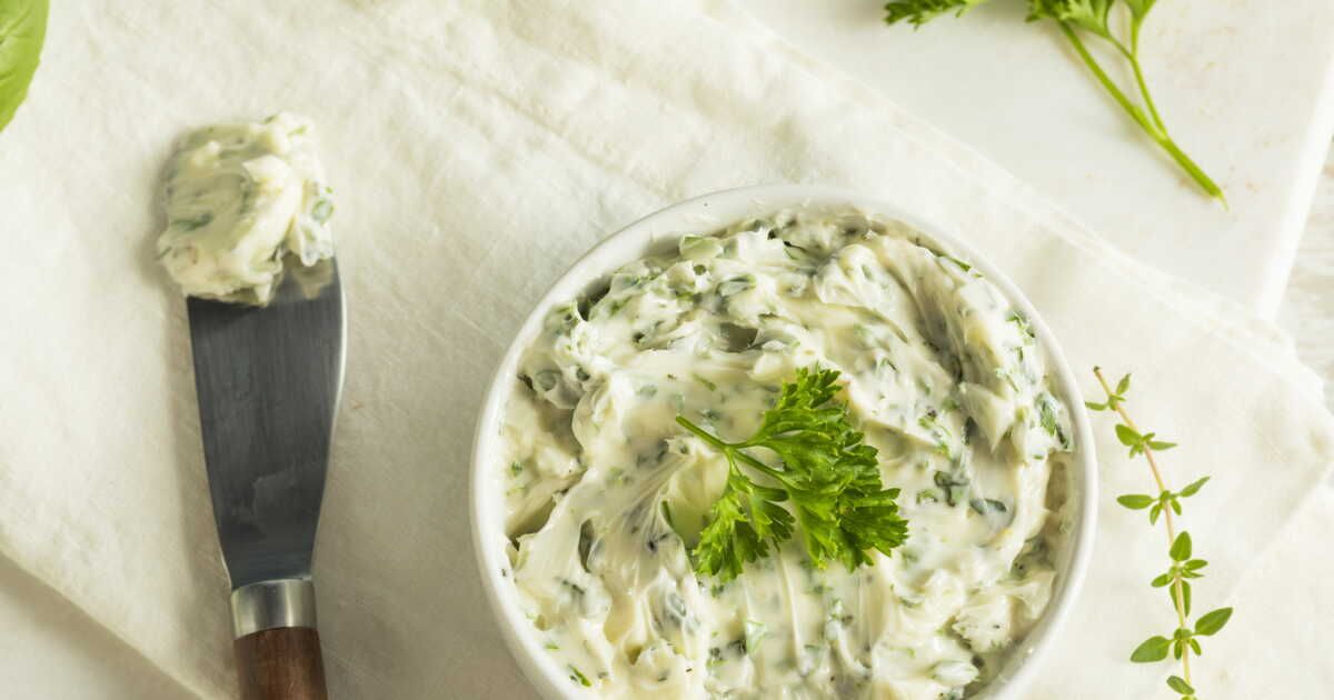La recette incontournable de beurre d'ail pour sublimer votre viande rouge