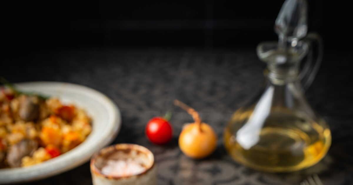 Une délicieuse revisite du risotto avec des pâtes et boulettes de poulet