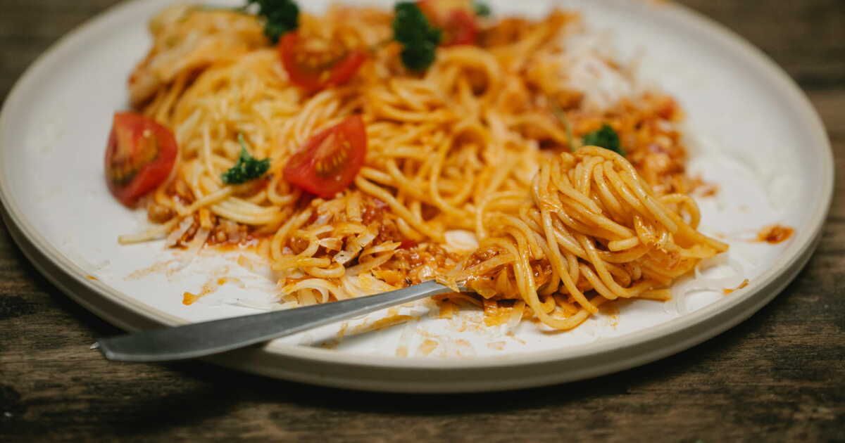 Savourez l'Italie : recette express de sauce tomate pour vos pâtes en 5 minutes