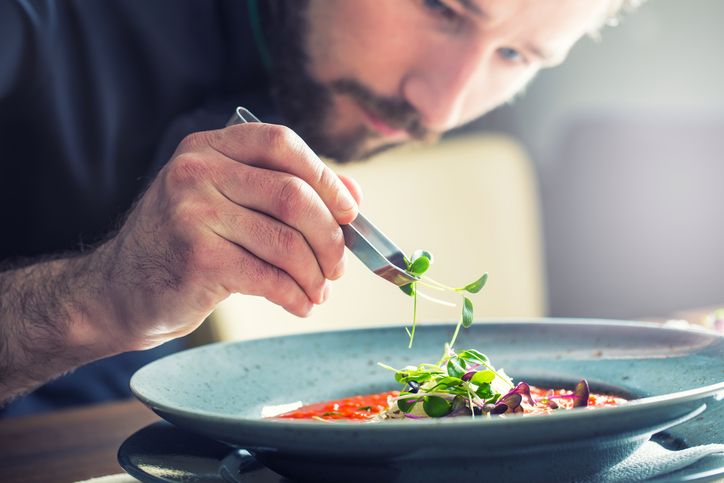 Les émissions culinaires sous le microscope : un danger pour notre hygiène ?
