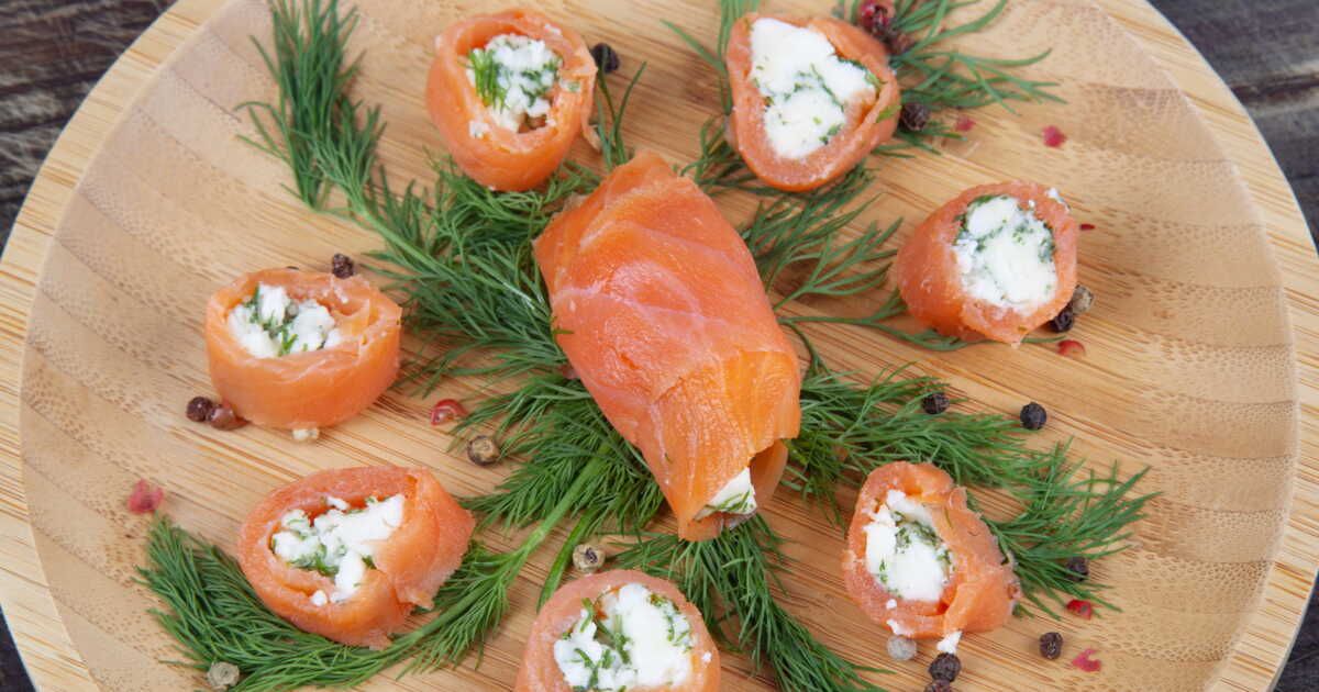 Savourez l'été avec des roulés de saumon fumé et fromage frais