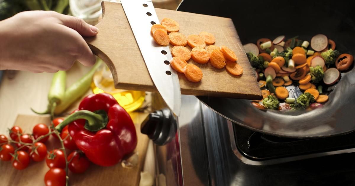 découvrez comment cuisiner plus vite avec ces astuces de chef