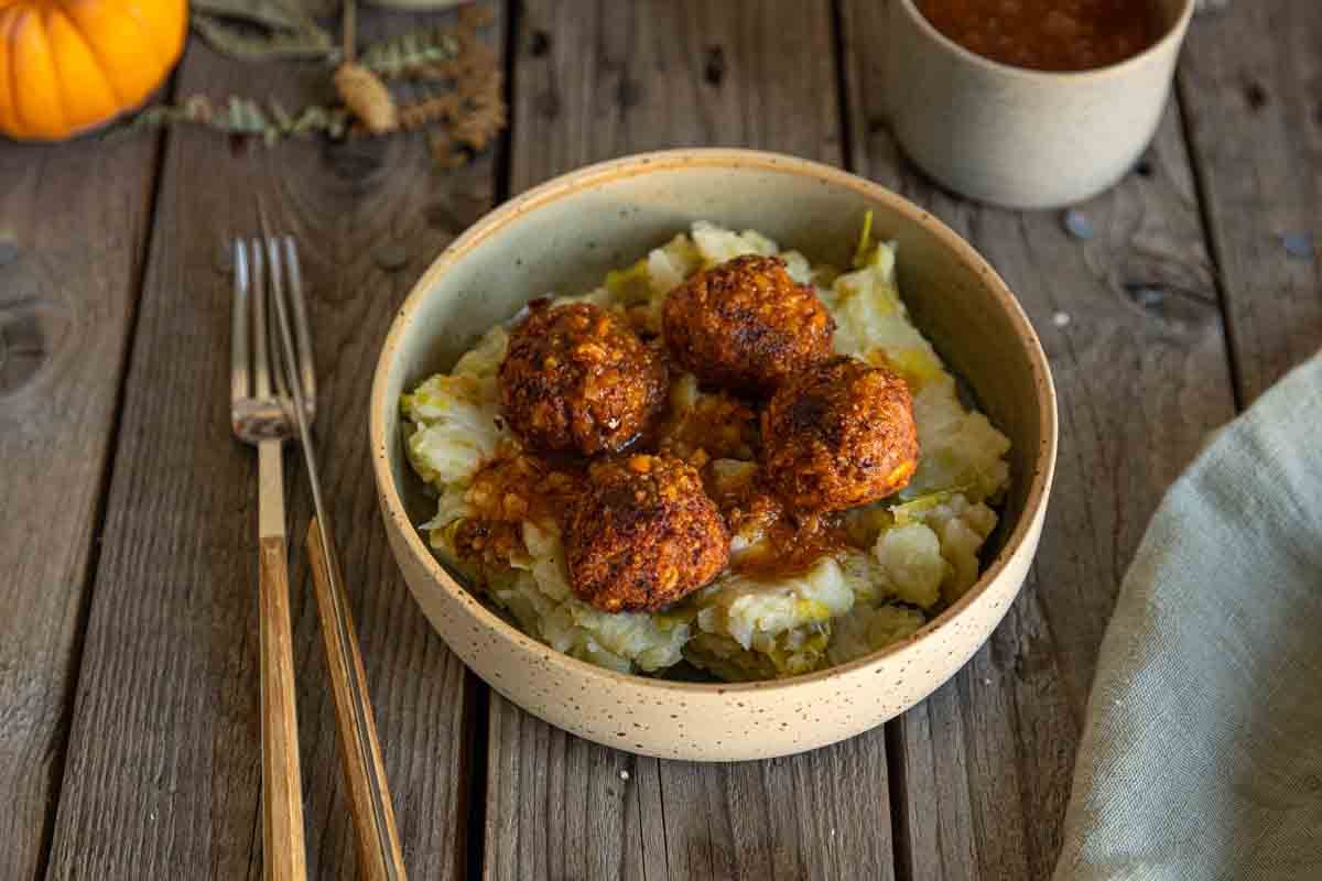 Boulettes de haricots rouges et stoemp aux poireaux