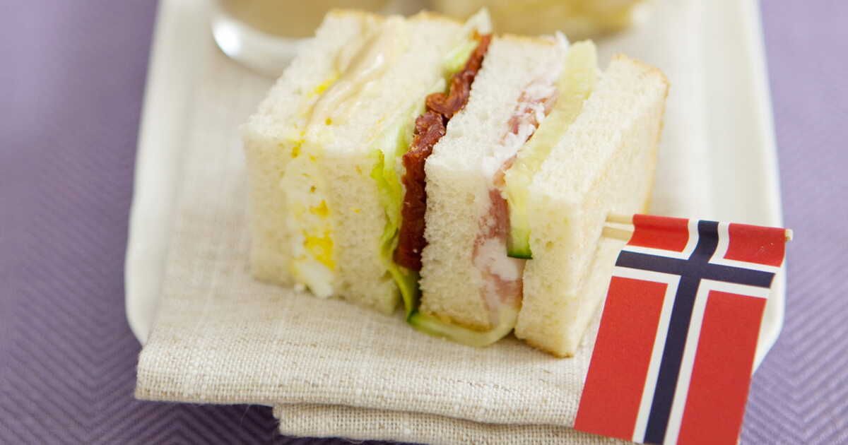 Succombez au délice du club sandwich au jambon cru
