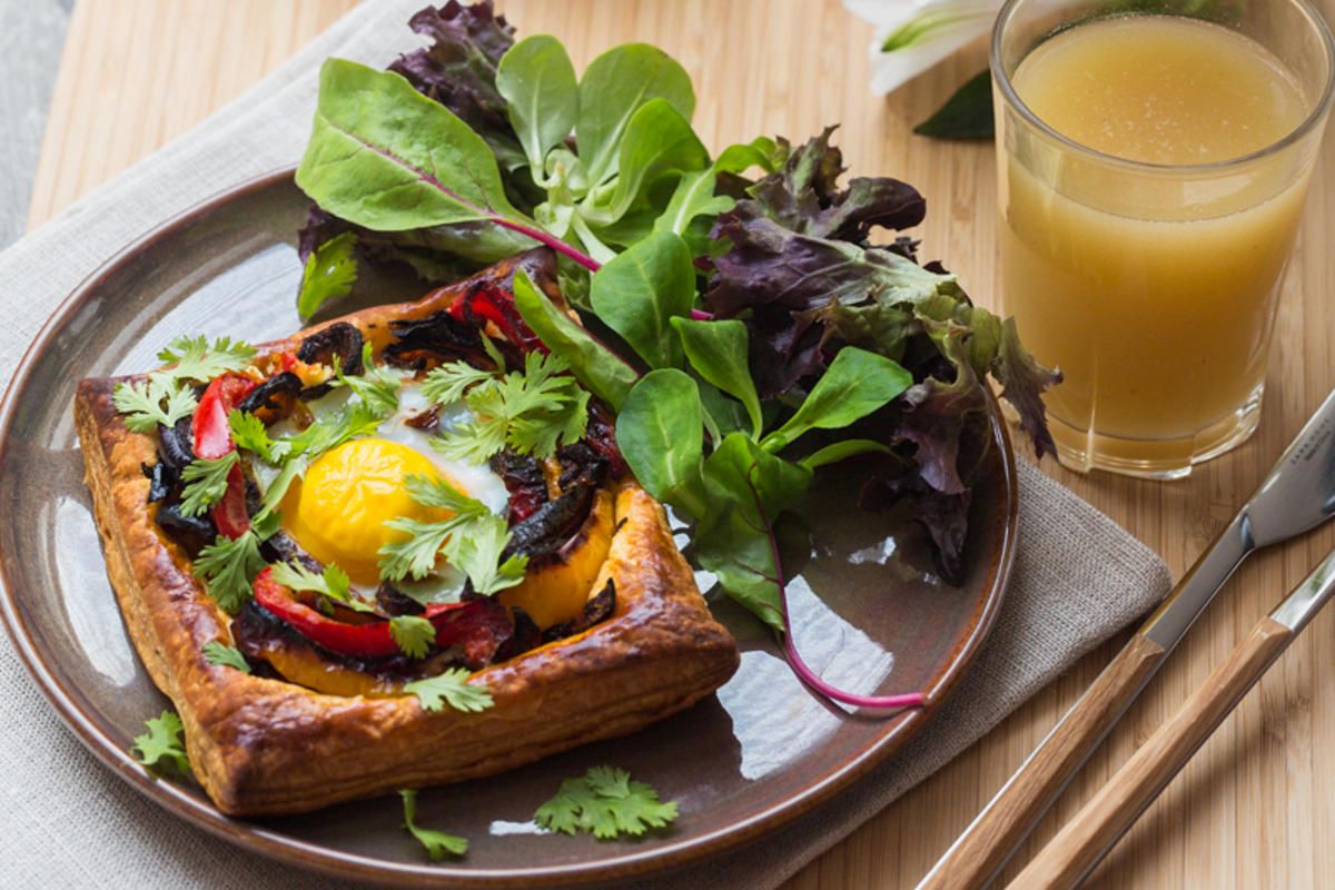 Des feuilletés gourmands aux œufs et poivrons pour un brunch réussi