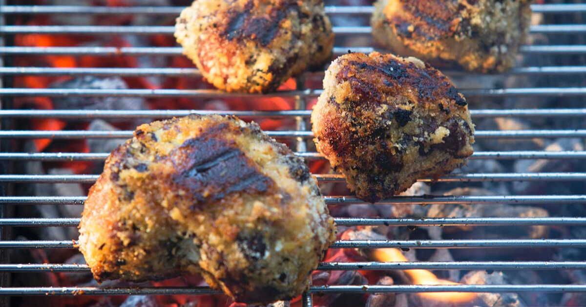 La rencontre savoureuse : croquettes de poulet aux olives et au couscous