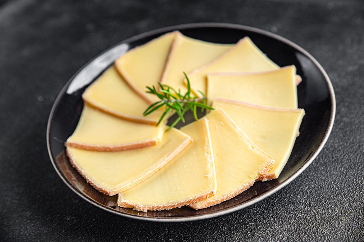 un fromage à raclette rappelé : alerte à la listeria en france