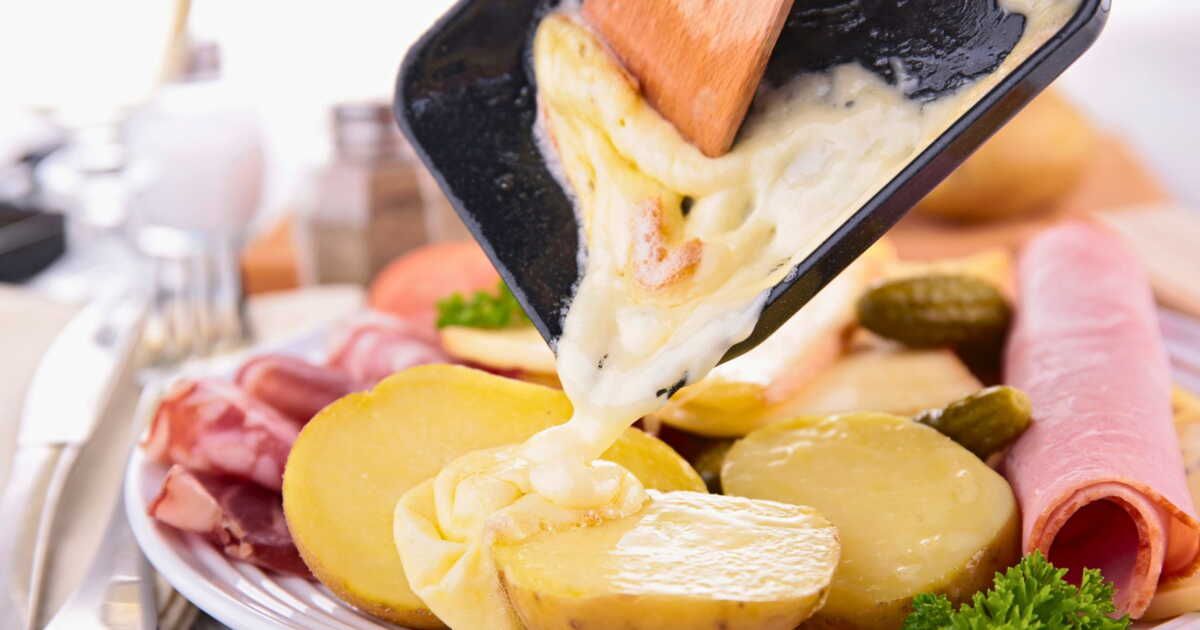 Raclette légère : 4 astuces pour réduire l'index glycémique avec délice