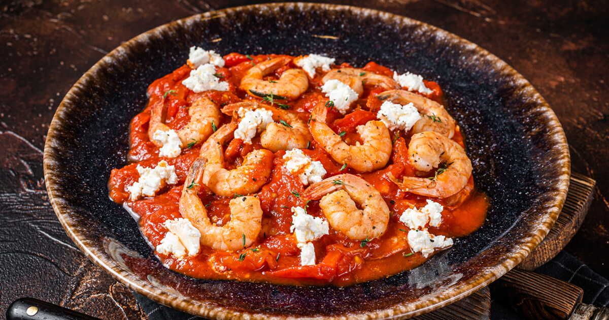 Découvrez les crevettes Saganaki, une recette grecque à savourer